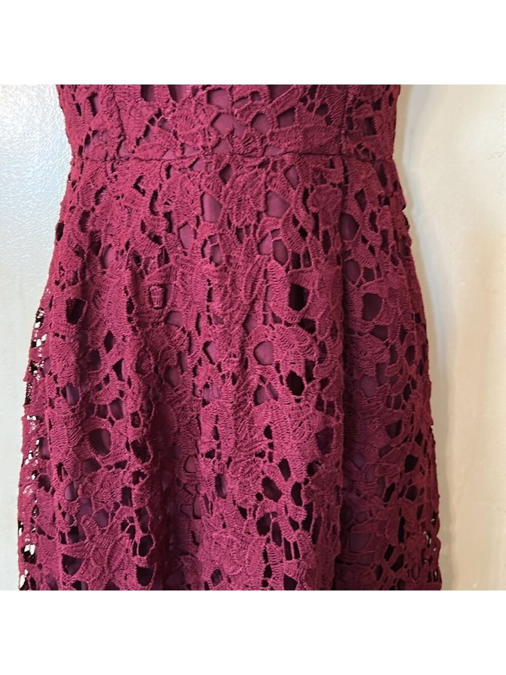 ASTR the Label cranberry lace spaghetti strap tea length dress size S - Picture 4 of 14